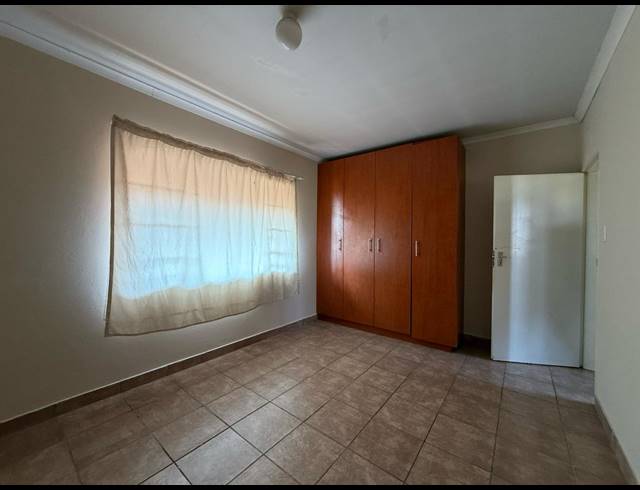 2 BEDROOM APARTMENT FOR SALE IN RUSTENBURG CENTRAL